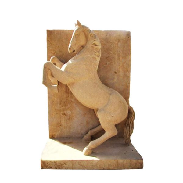 مجسمه اسب سنگی